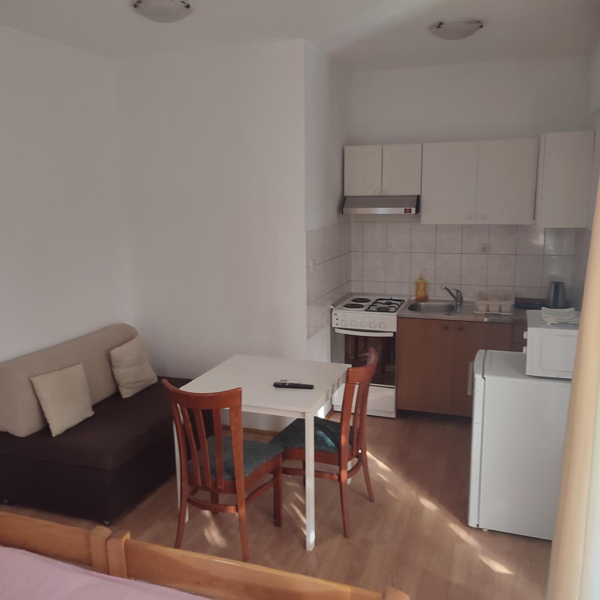 Apartmani Ledenko Kastela Exterior photo